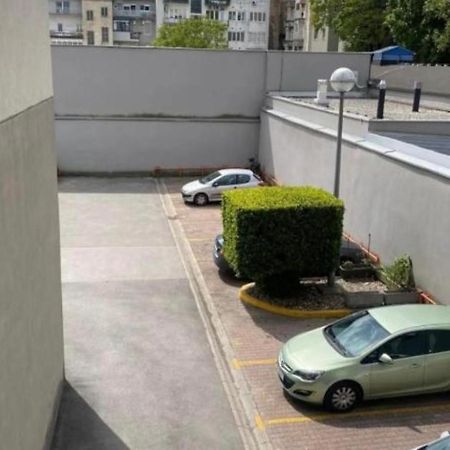 Lea Apartment - Free Parking In Front For 2 Cars ザグレブ エクステリア 写真