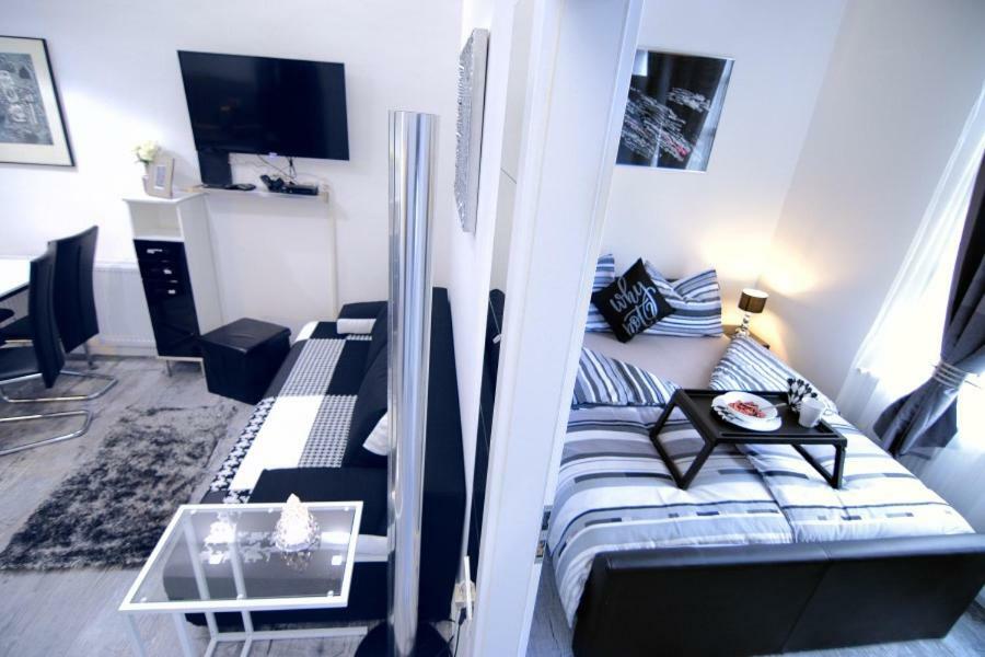 Lea Apartment - Free Parking In Front For 2 Cars ザグレブ エクステリア 写真