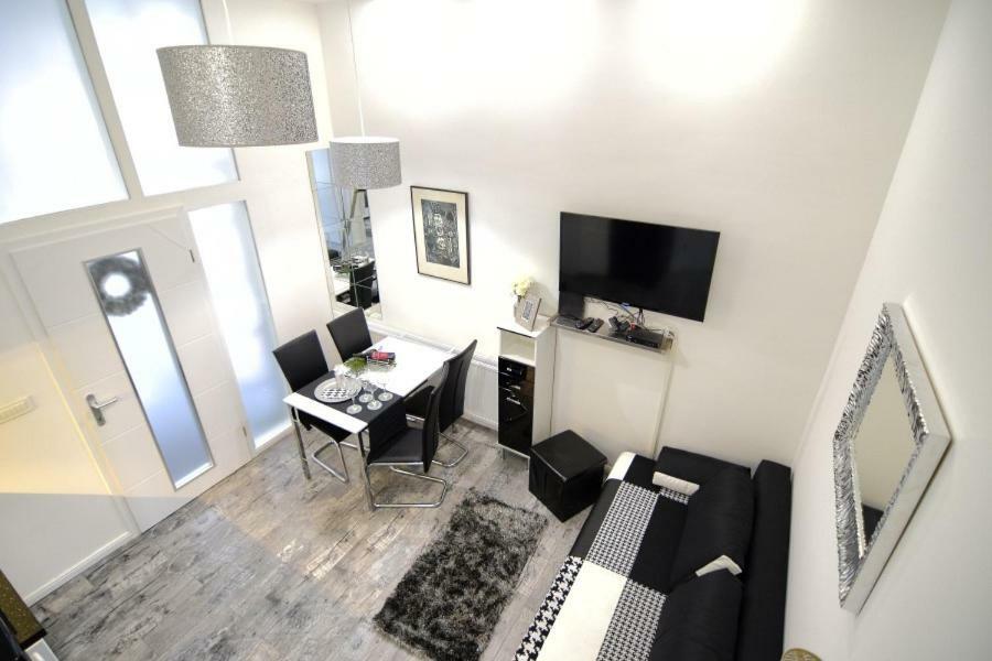 Lea Apartment - Free Parking In Front For 2 Cars ザグレブ エクステリア 写真