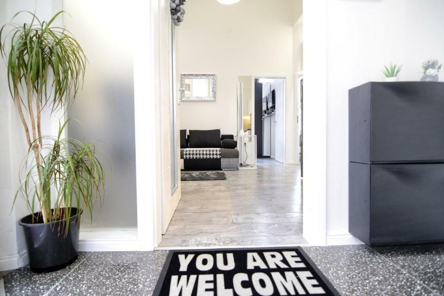 Lea Apartment - Free Parking In Front For 2 Cars ザグレブ エクステリア 写真