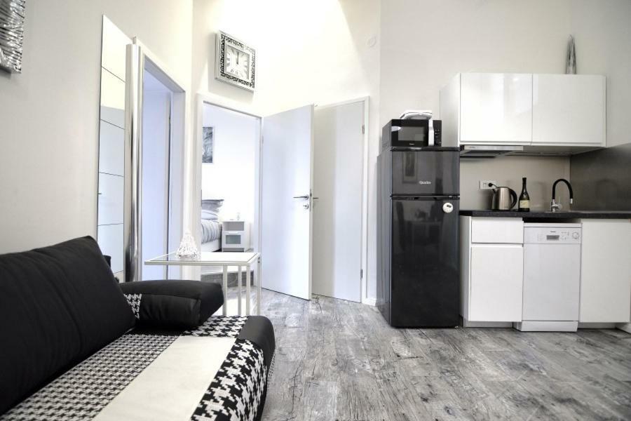 Lea Apartment - Free Parking In Front For 2 Cars ザグレブ エクステリア 写真